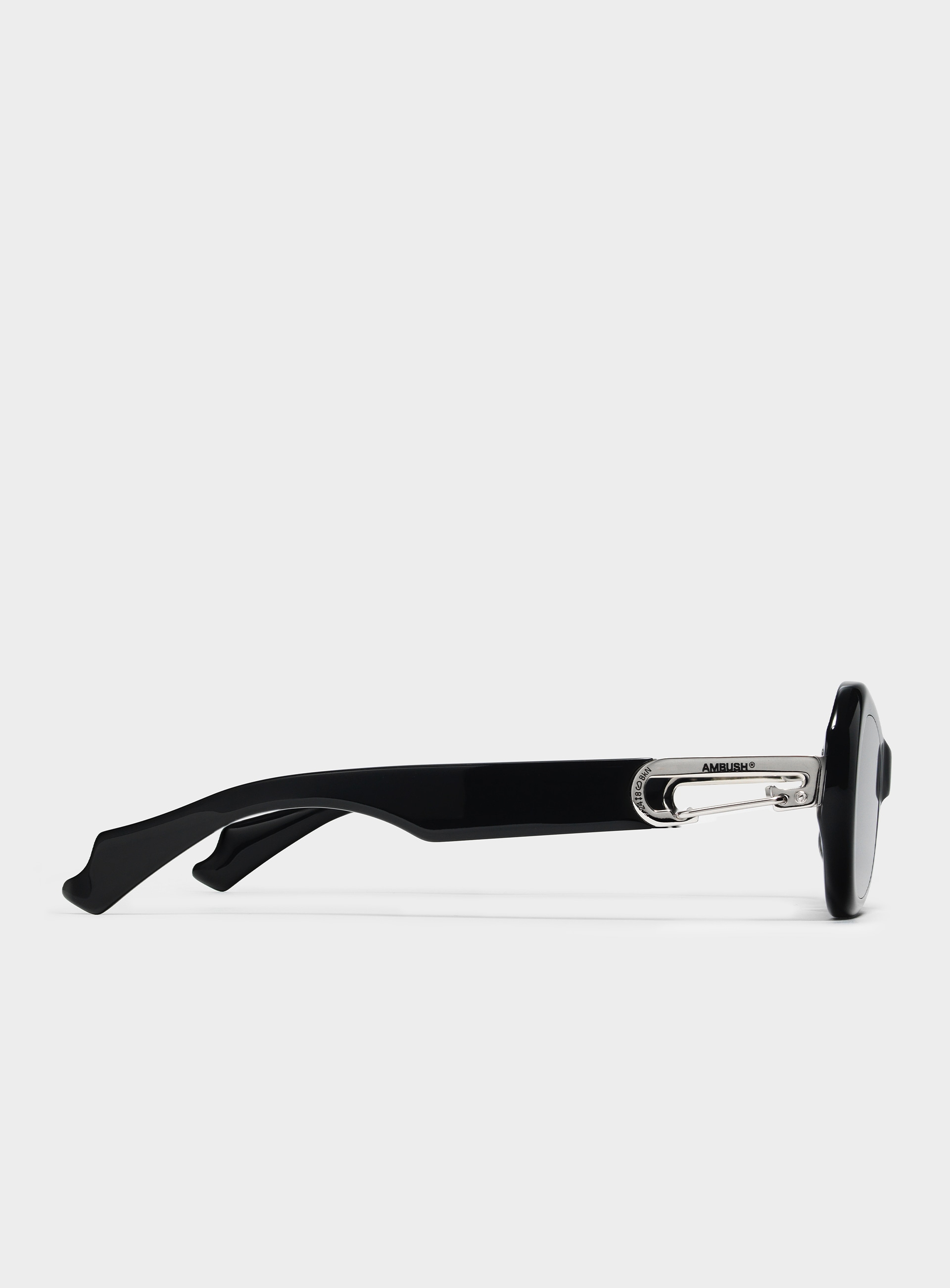 Ambush - Carabiner 2 01